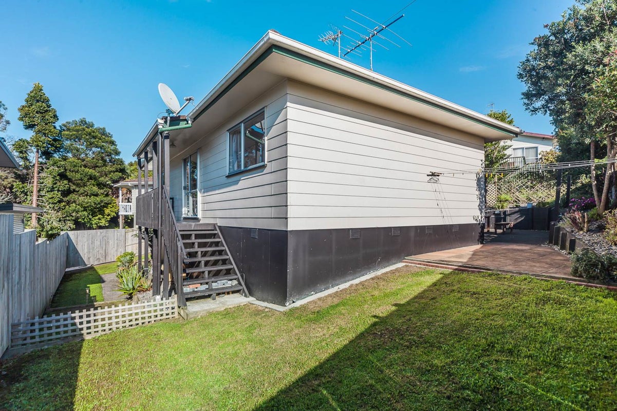 6 Lorena Place, West Harbour, Auckland - Carousel 2