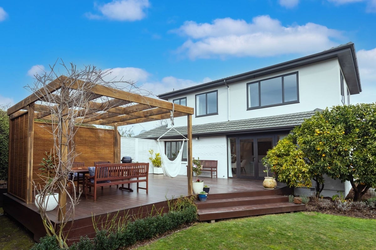 10 Hadlow Place, Burnside, Christchurch - Carousel 1