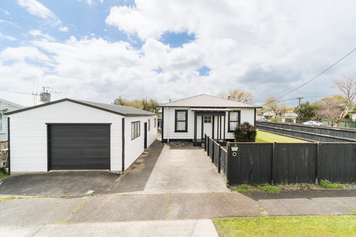 32 Cambridge Street, Milson, Palmerston North - Carousel 1