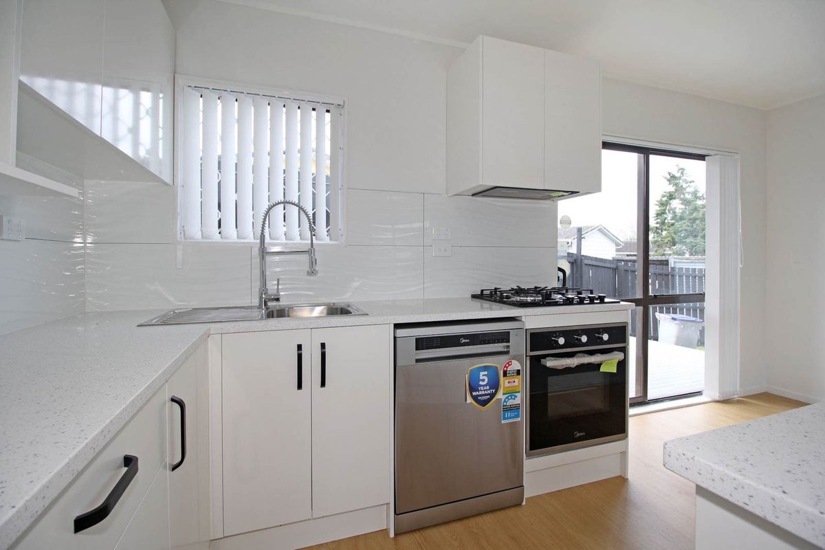 3/114 Finlayson Avenue, Clendon Park, Auckland - Carousel 2