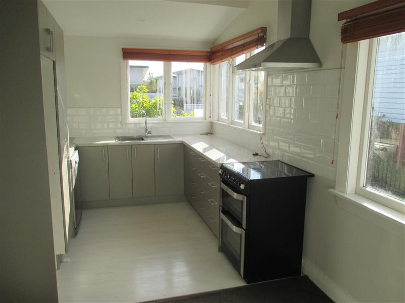 90 Packe Street, Edgeware, Christchurch - Carousel 1