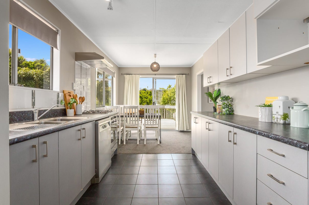 408 Warspite Avenue, Ascot Park, Porirua - Carousel 2