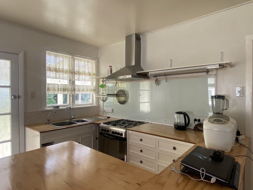 7 Canterbury Street, Picton - Carousel 2