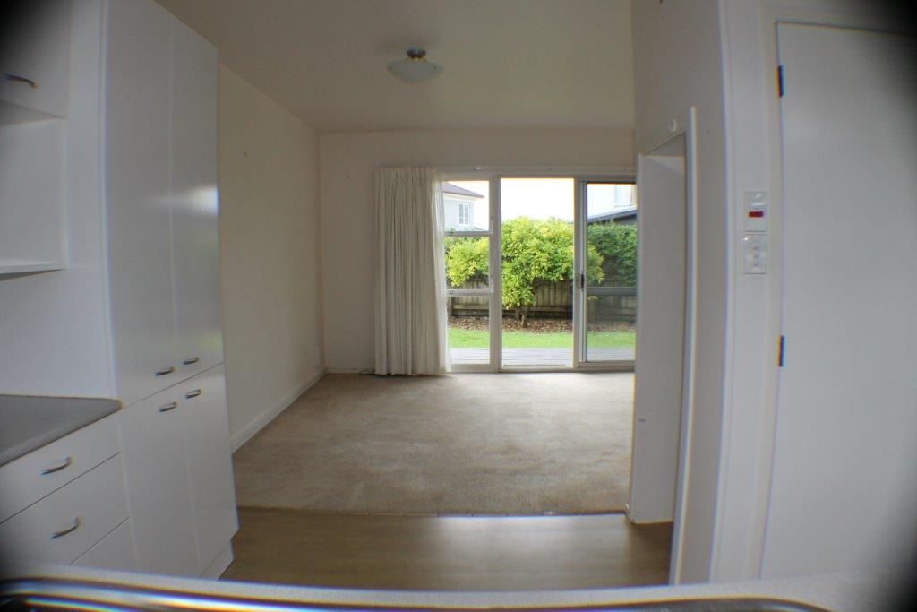 1/133 SHAKESPEARE RD, Milford, Auckland - Carousel 1