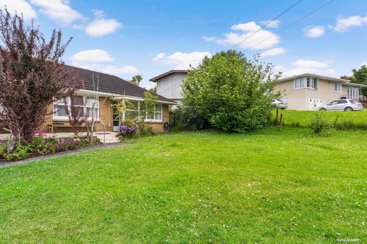 2/18 Sheehan Road, Te Atatu South, Auckland - Carousel 1