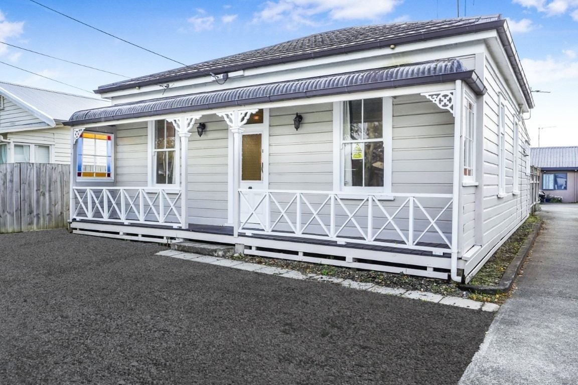 11 Frances Street, Hamilton East, Hamilton - Carousel 1