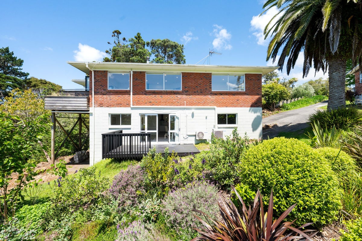 18 Vienna Place, Birkenhead, Auckland - Carousel 31