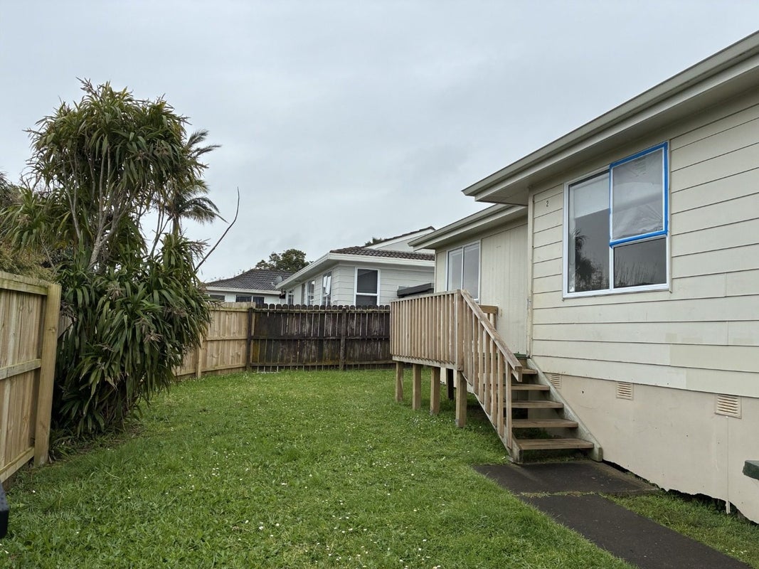 2/3 Etherton Drive, Weymouth, Auckland - Carousel 2