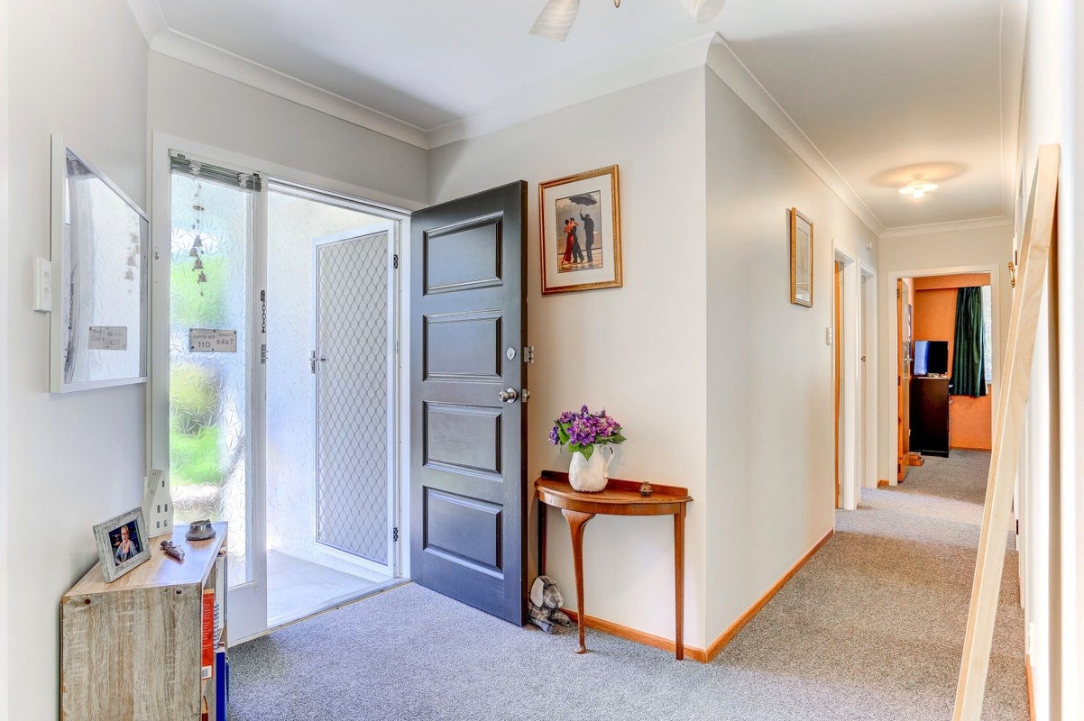 8 Turoa Road, Whanganui East, Whanganui - Carousel 2