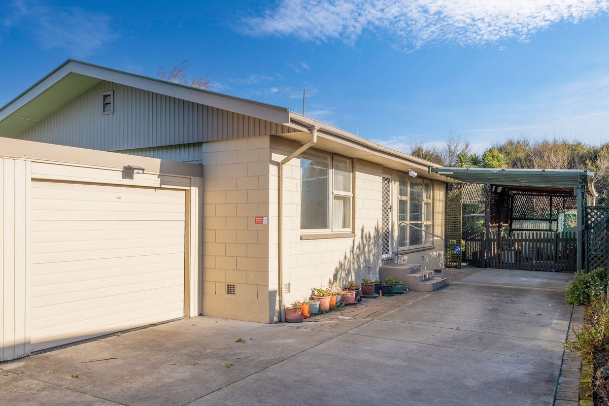 2/16 Wyon Street, Linwood, Christchurch - Carousel 1