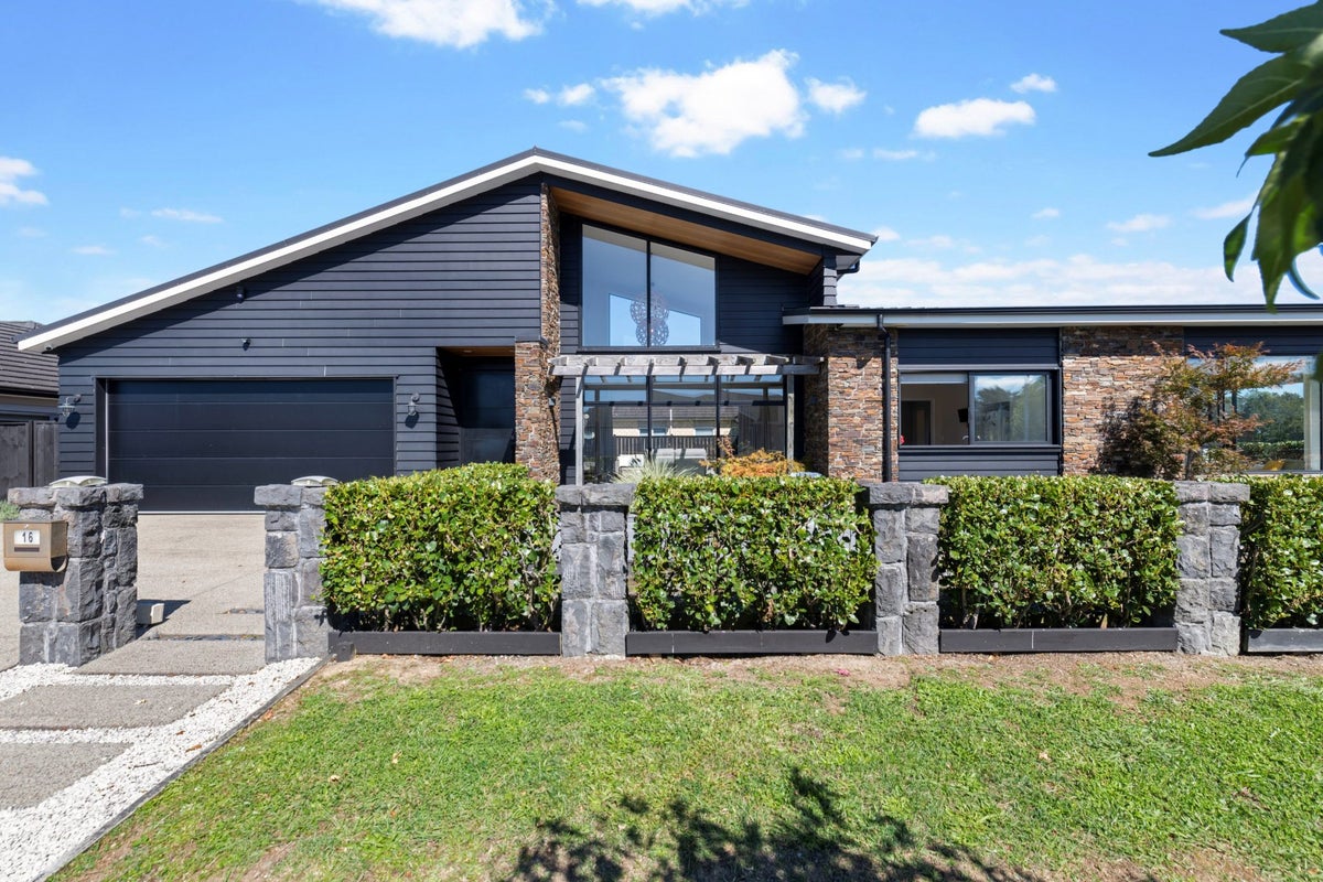 16 Brumbie Way, Karaka, Papakura - Carousel 1