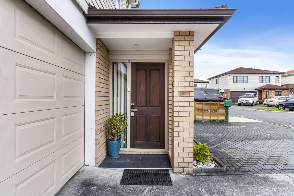12 Magnolia Place, Flat Bush, Auckland - Carousel 2