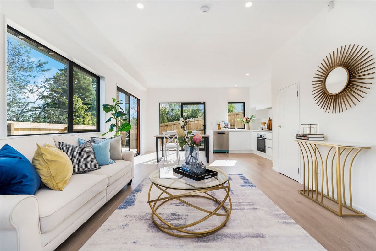 4B Flaunty Place, West Harbour, Auckland - Carousel 1