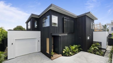 29A Merani Street, Narrow Neck, Auckland - Carousel 1