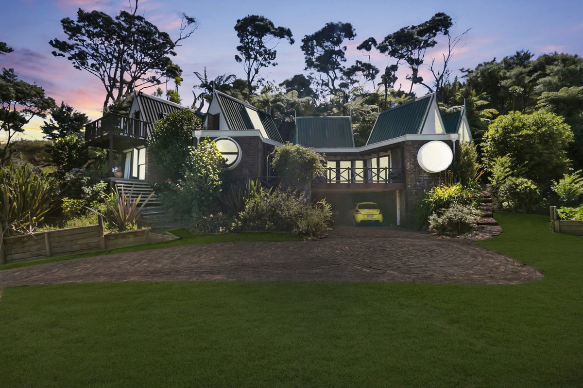 122 Waitakere Road, Henderson - Carousel 2