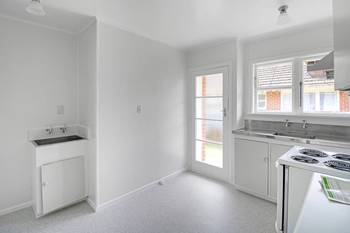 3/1032 Fergusson Drive, Clouston Park, Upper Hutt - Carousel 2