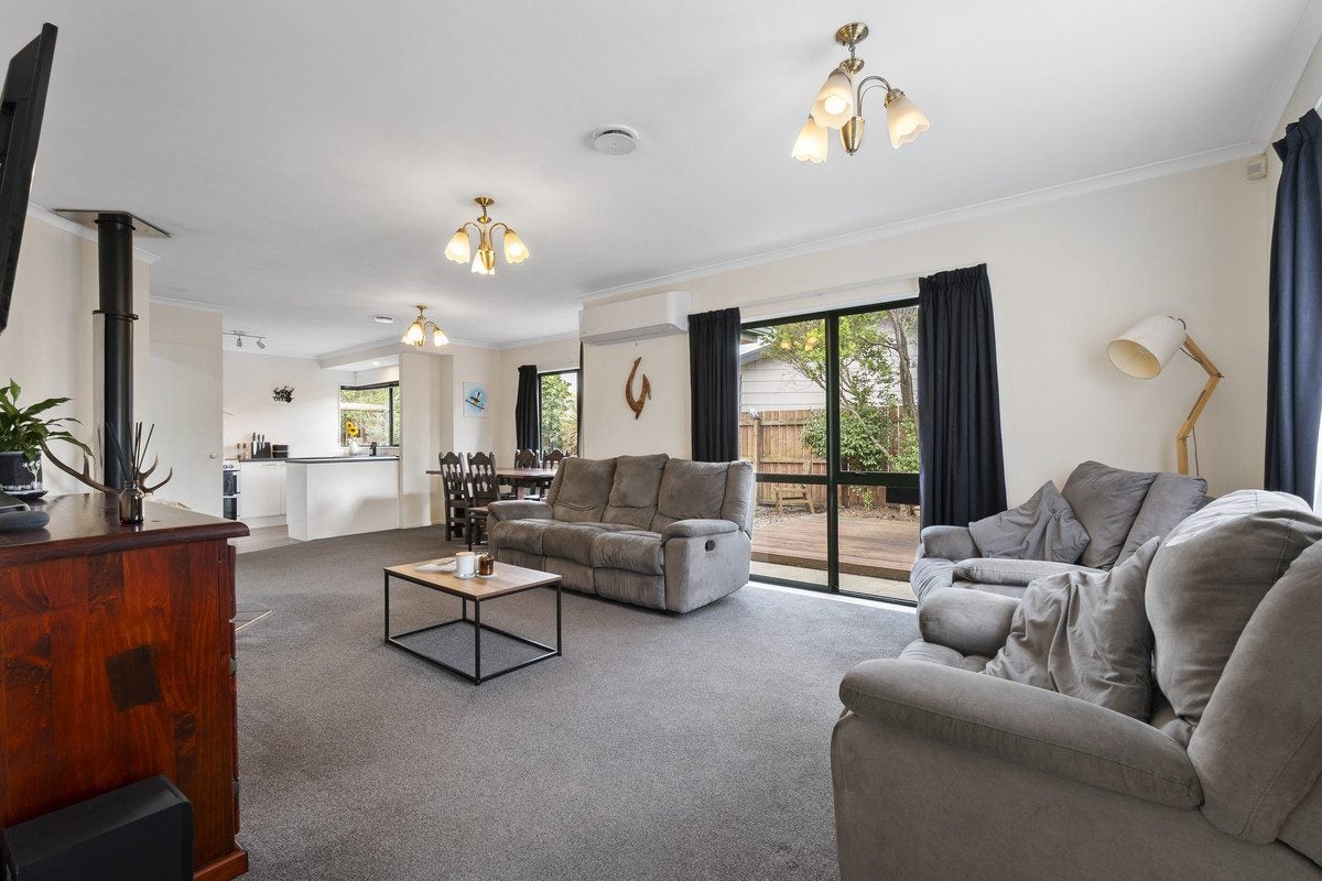 71 Hillcrest Drive, Kelvin Grove, Palmerston North - Carousel 2