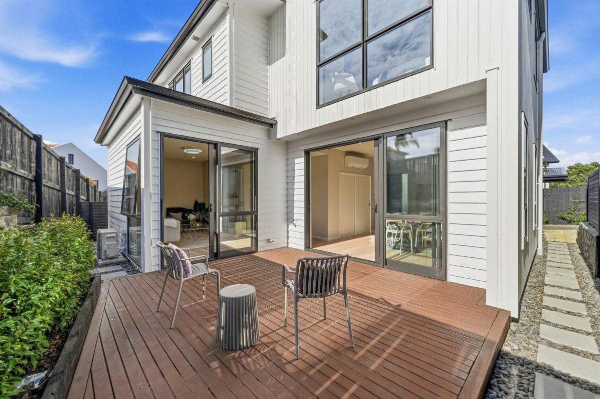 16C Silverton Avenue, Wai o Taiki Bay, Auckland - Carousel 2