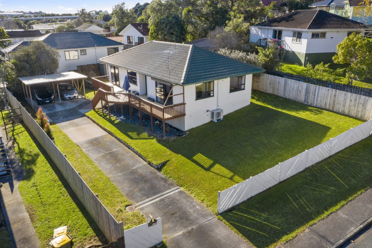 8 Santiago Crescent, Unsworth Heights, Auckland - Carousel 1