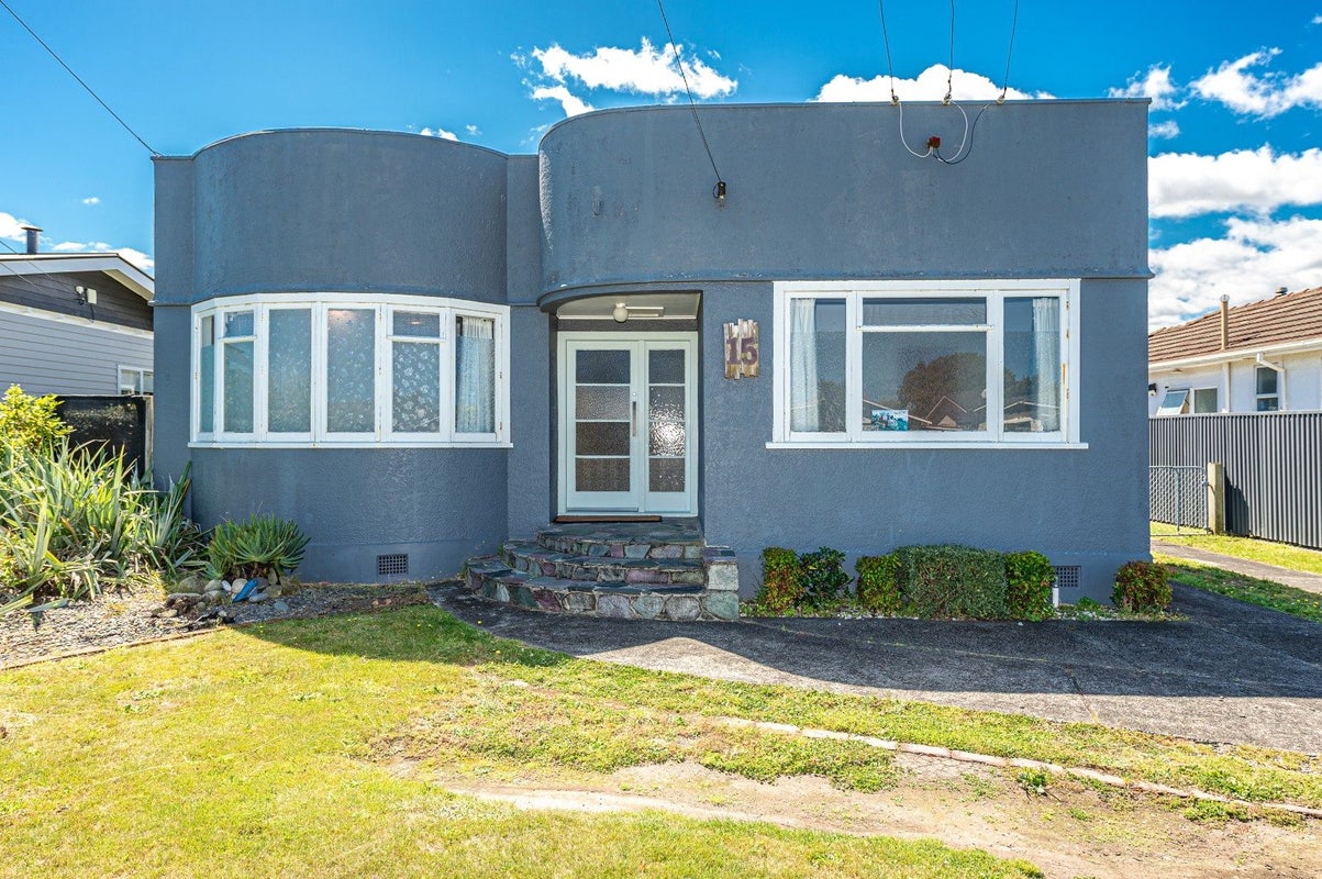15 Hakeke Street, Whanganui East, Whanganui - Carousel 1