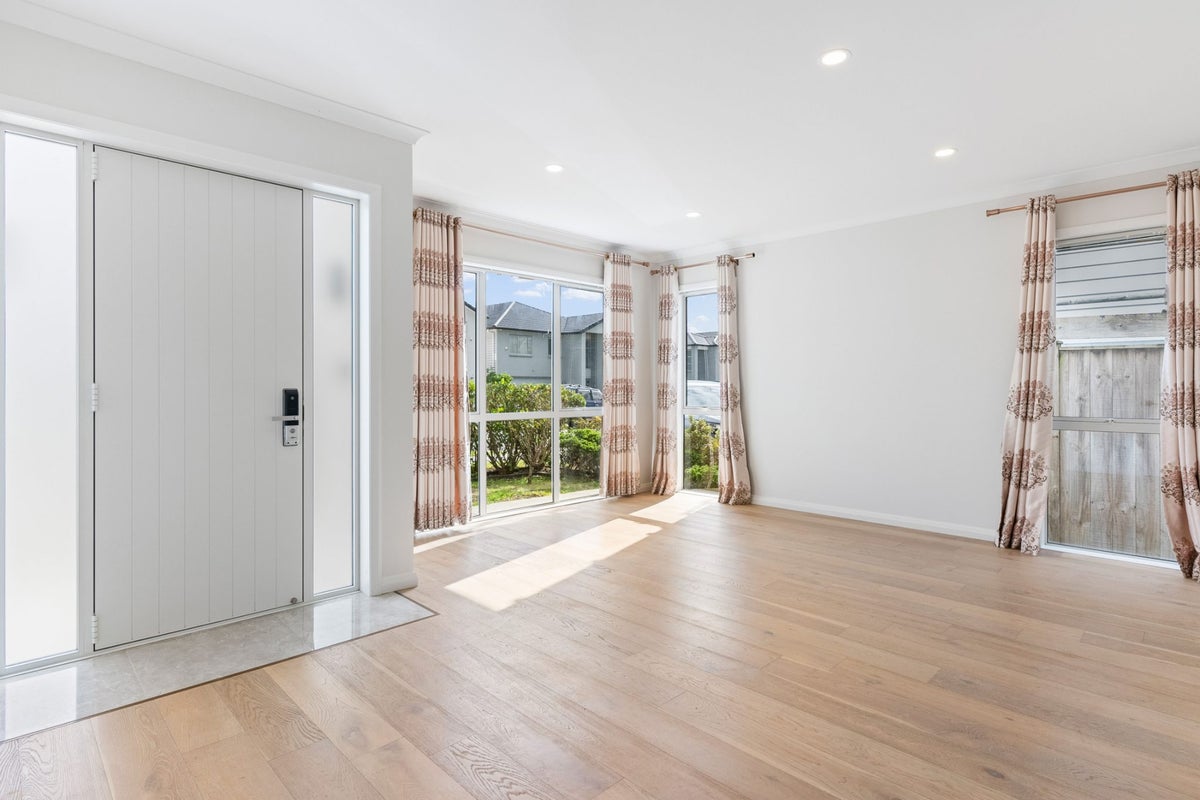 21 Frisken Road, Flat Bush, Auckland - Carousel 2
