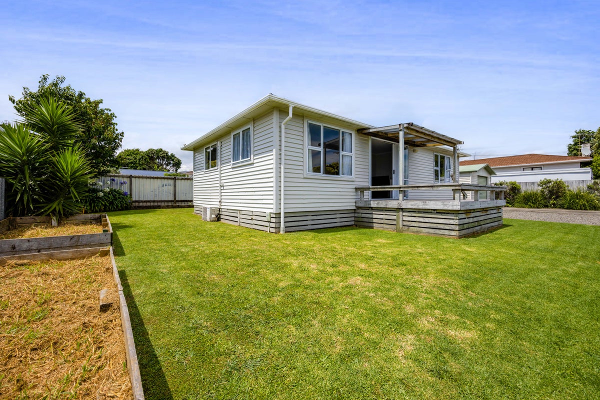 2 Rosendale Avenue, Spotswood, New Plymouth - Carousel 2
