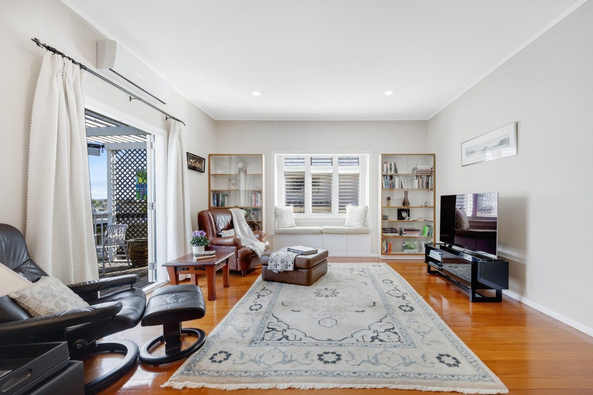 32 Cherry Road, Bucklands Beach, Auckland - Carousel 2