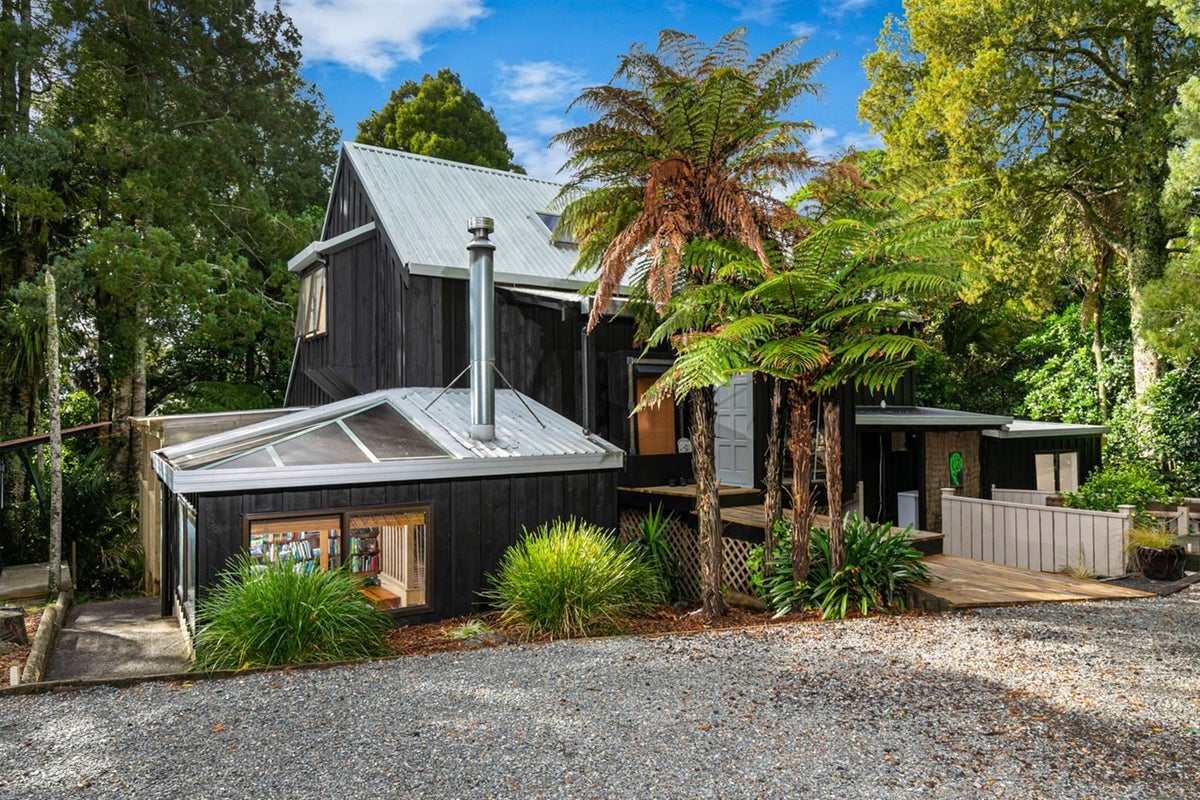 812 West Coast Road, Oratia, Auckland - Carousel 1
