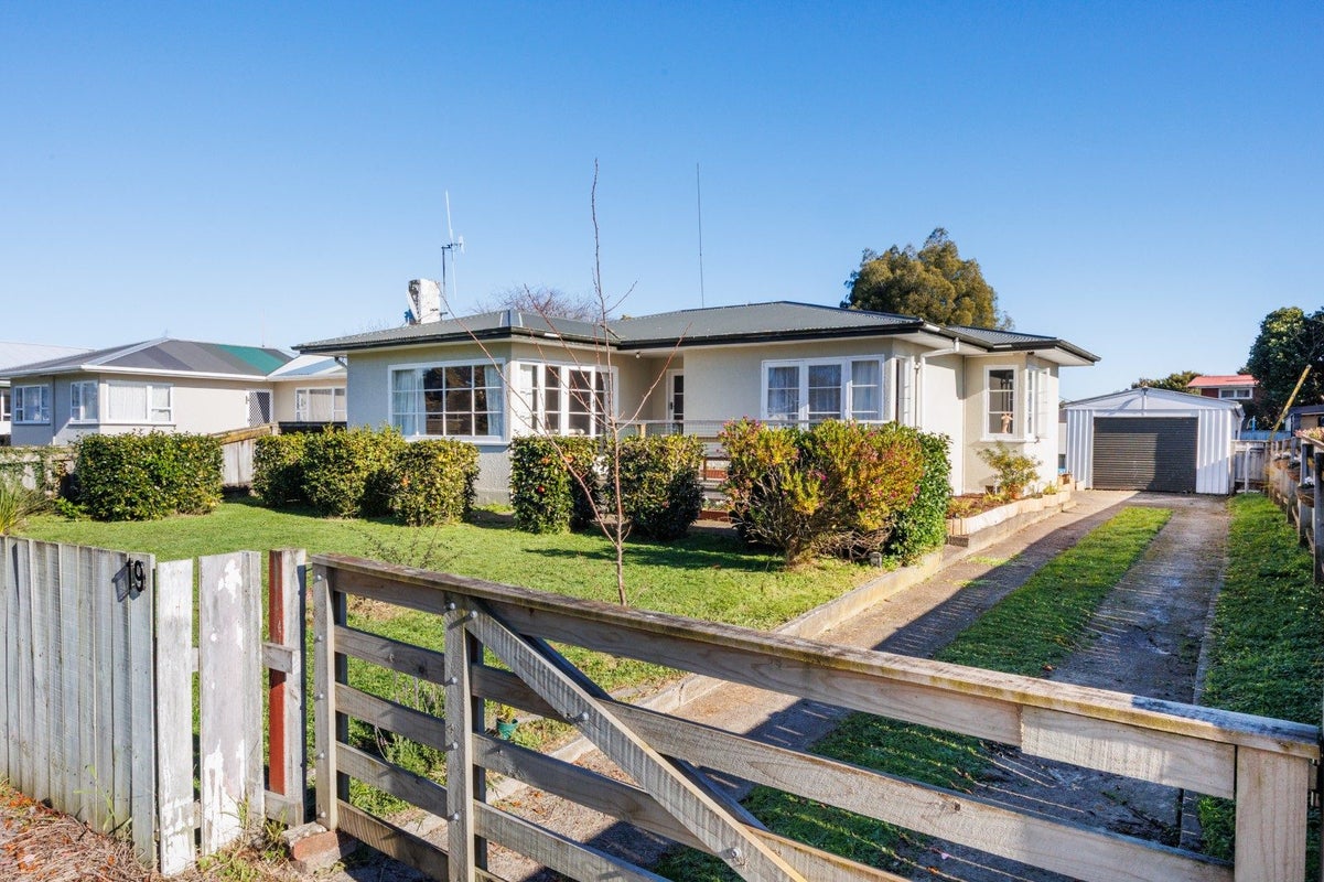 19 Nottingham Avenue, Awapuni, Palmerston North, Manawatu / Whanganui - Carousel 1