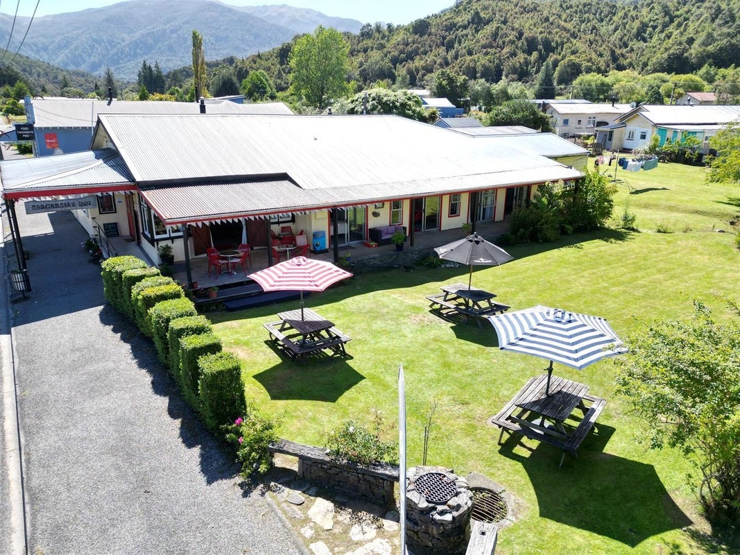 8 Hilton Street, Blackball, Greymouth - Carousel 1