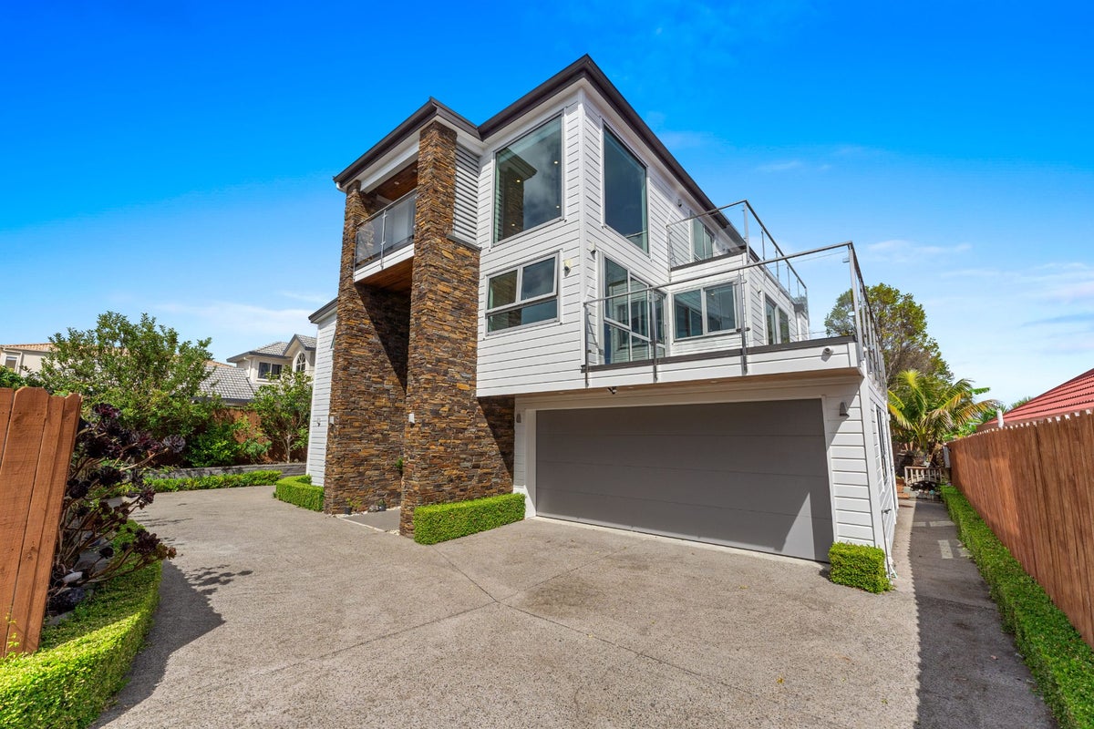 21 MacLeans Road, Bucklands Beach, Auckland - Carousel 1
