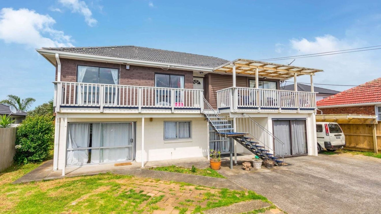 1/424 Old Te Atatu Road, Te Atatu Peninsula, Auckland - Carousel 1