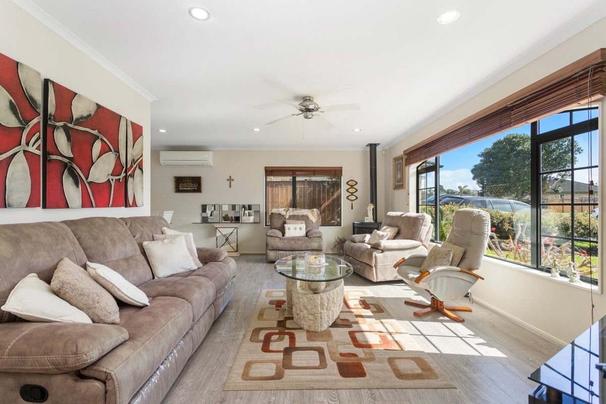 32 Croftview Road, Wattle Downs, Auckland - Carousel 2