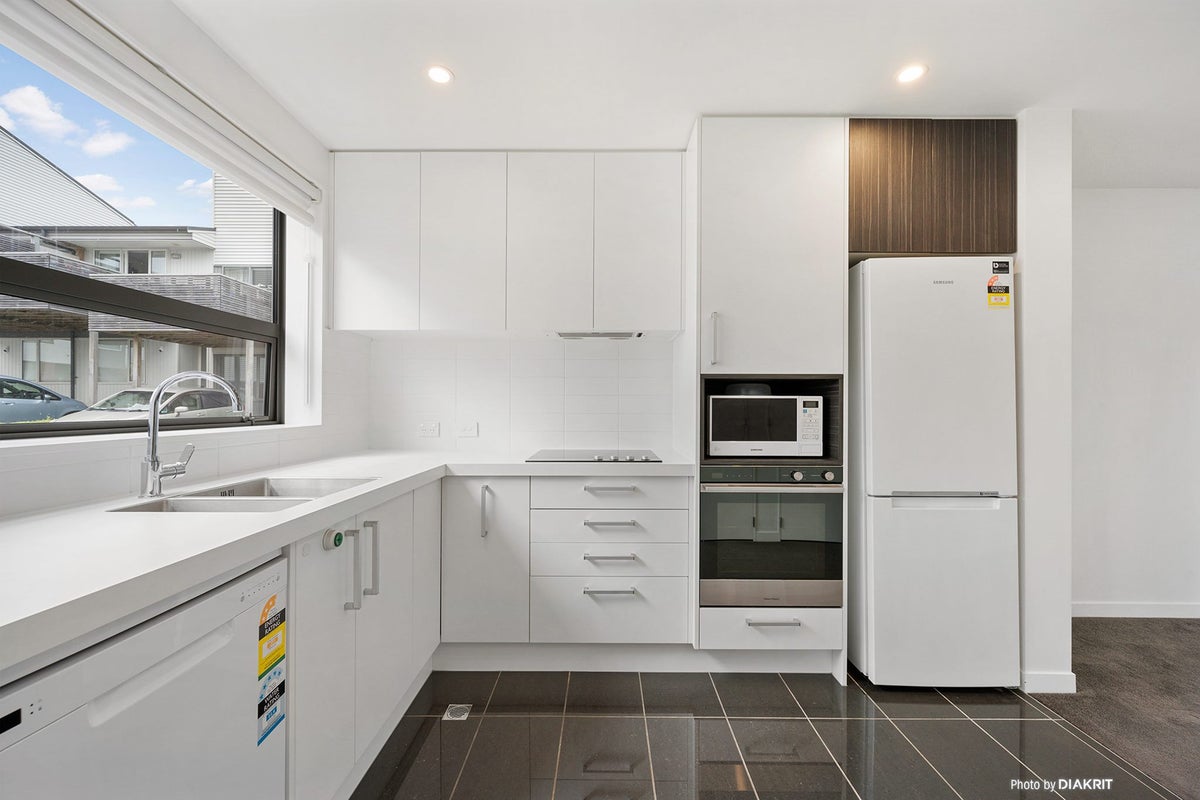 25/31 Princess Terrace, Newtown, Wellington - Carousel 2