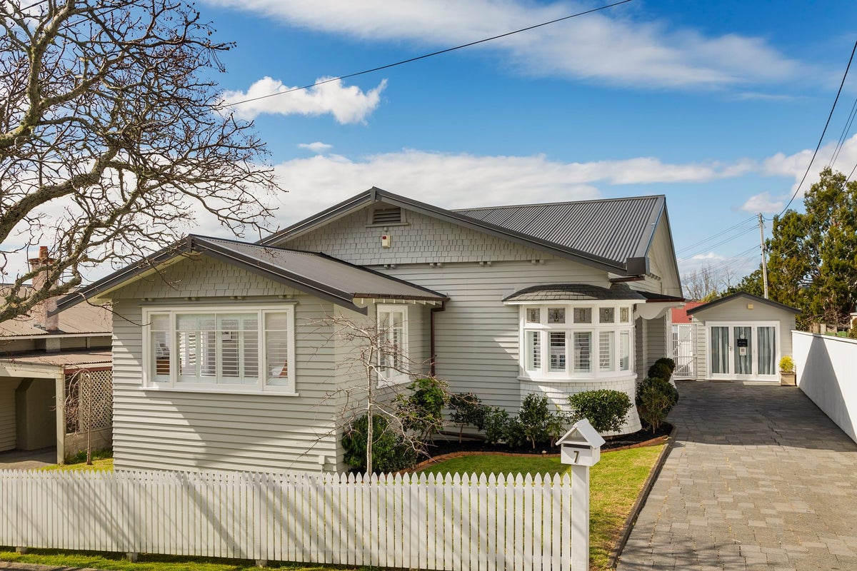 7 Grant Street, Mount Albert, Auckland - Carousel 1