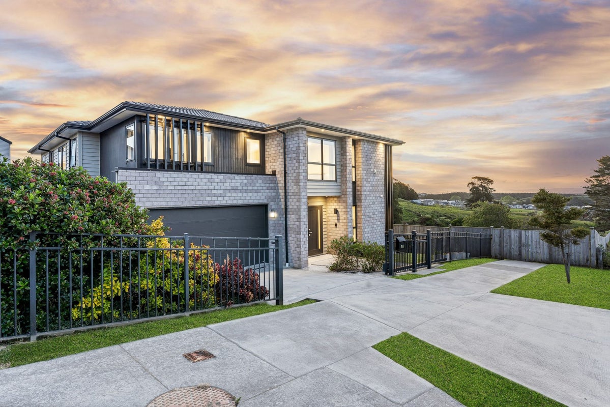 43 Matahae DR, Flat Bush, Auckland - Carousel 1
