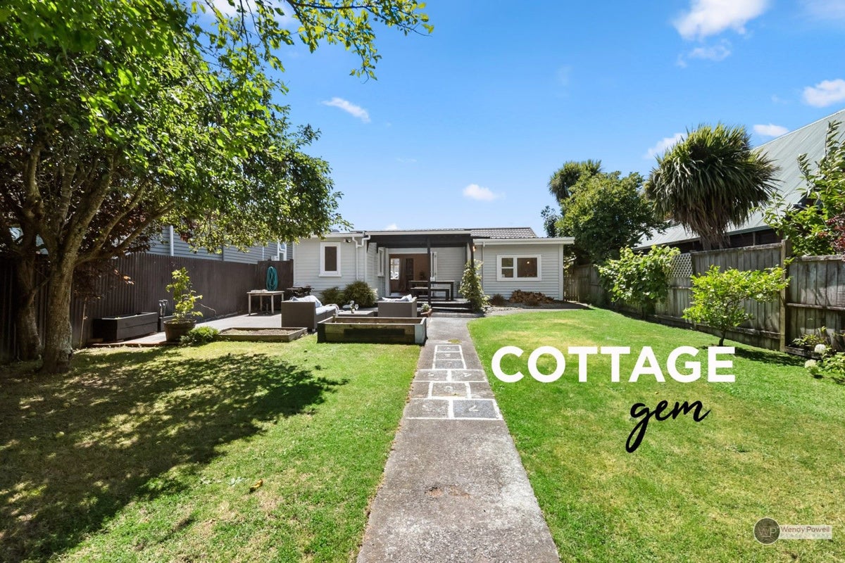 48 Brunswick Street, Hutt Central, Lower Hutt - Carousel 1