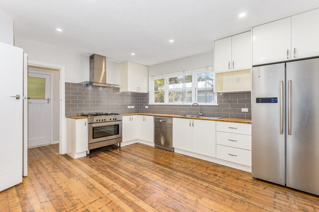 21 Peel Place, Wainuiomata, Lower Hutt - Carousel 1