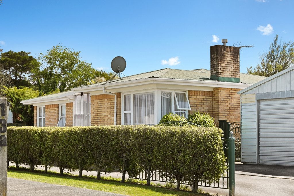 15 Tomin Road, Glenview, Hamilton - Carousel 2