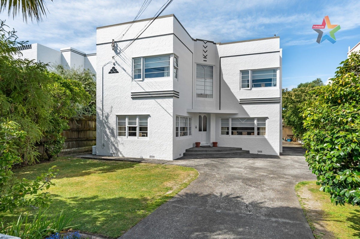 16 Marina Grove, Hutt Central, Lower Hutt - Carousel 1