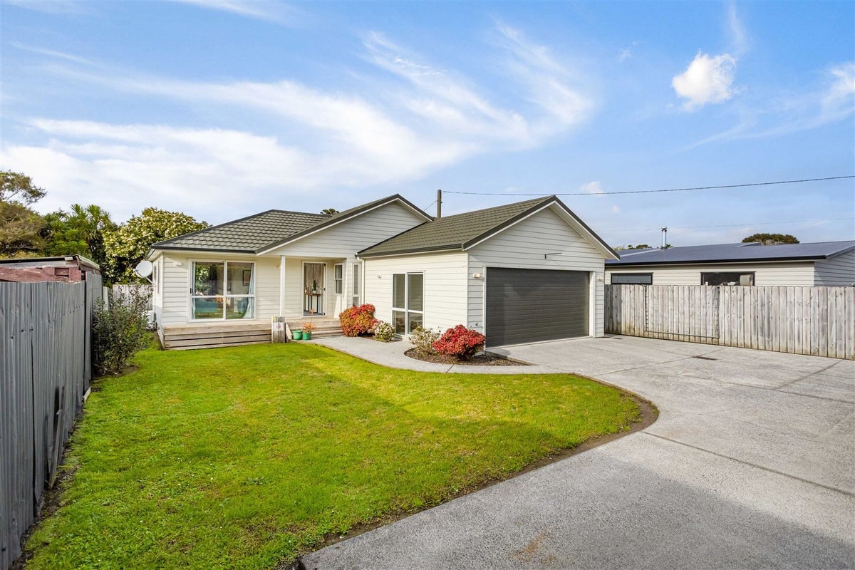 34A Birdwood Road, Swanson, Auckland - Carousel 1