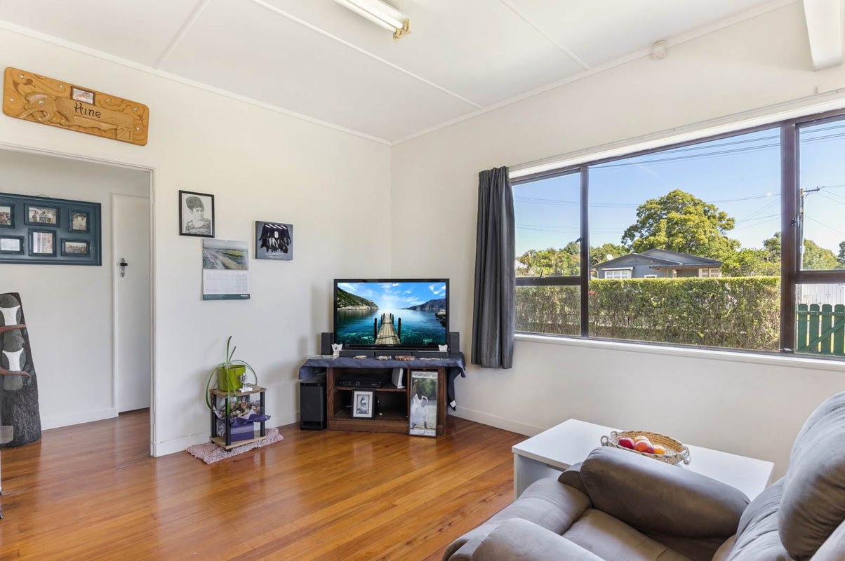1/1 Viola Avenue, Mangere East, Auckland - Carousel 2