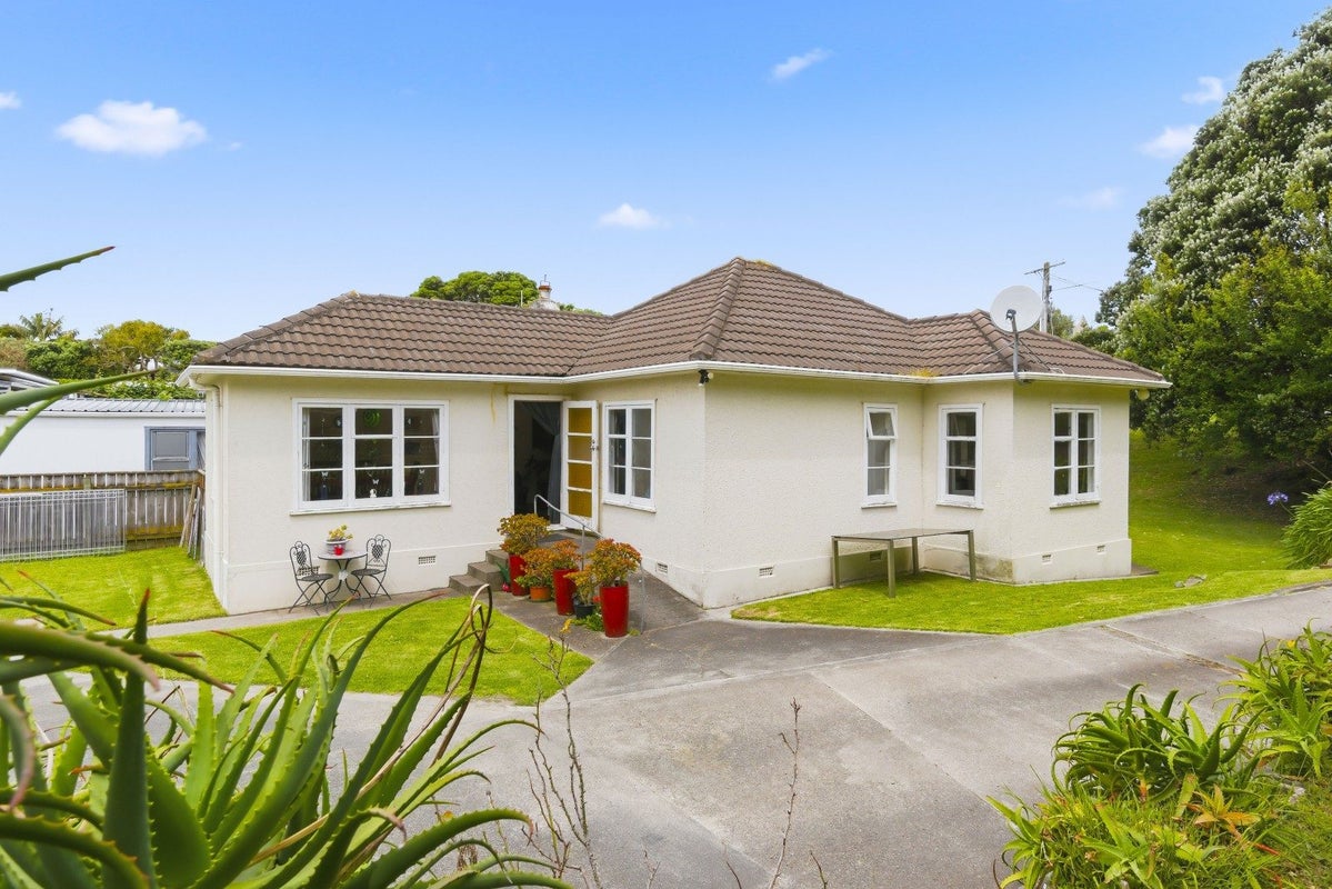 13 Rua Road, Paraparaumu Beach, Paraparaumu - Carousel 1