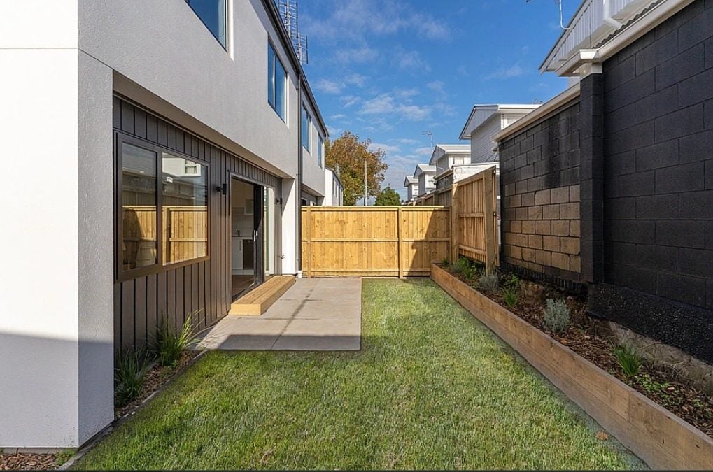 2/73 Linwood Avenue, Linwood, Christchurch - Carousel 1