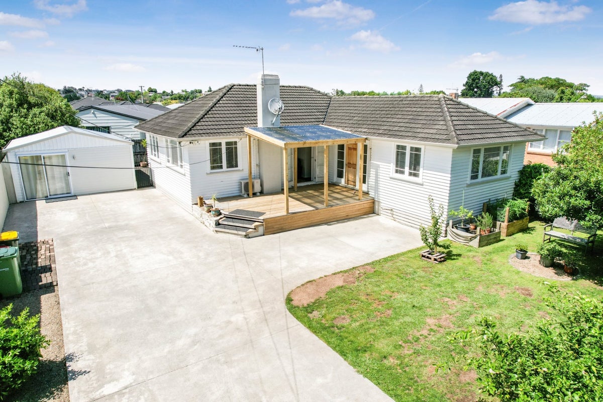 7 Puriri Street, Nawton, Hamilton - Carousel 1