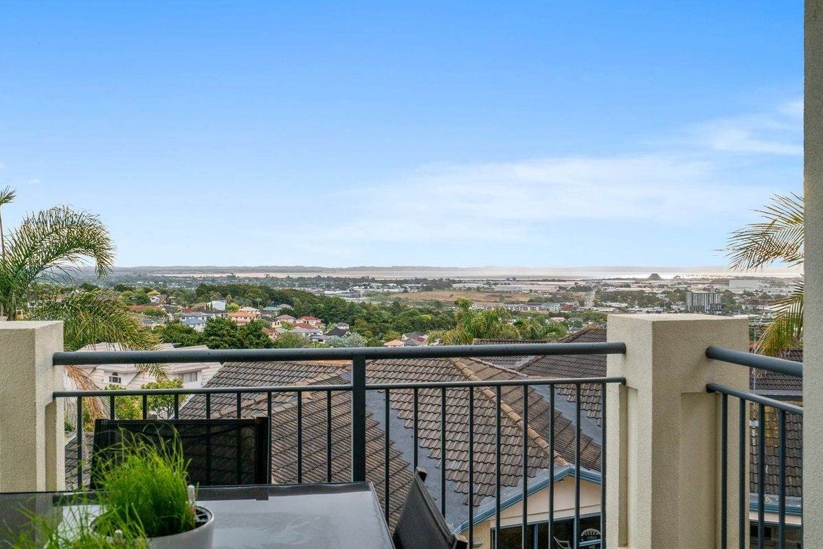 56 Ribbonwood Crescent, Goodwood Heights, Auckland - Carousel 2