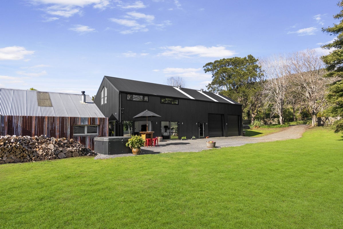 127 Bethells Road, Waitākere, Auckland - Carousel 1