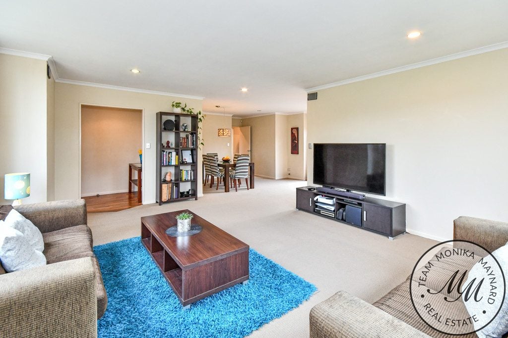 39D Chieftain Rise, Goodwood Heights, Auckland - Carousel 1