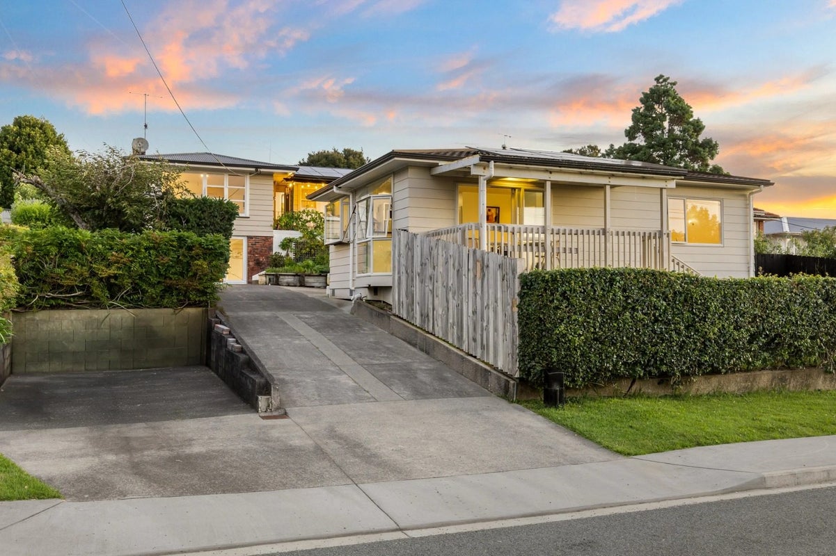14 Sherwood Avenue, Te Atatu South, Auckland - Carousel 1