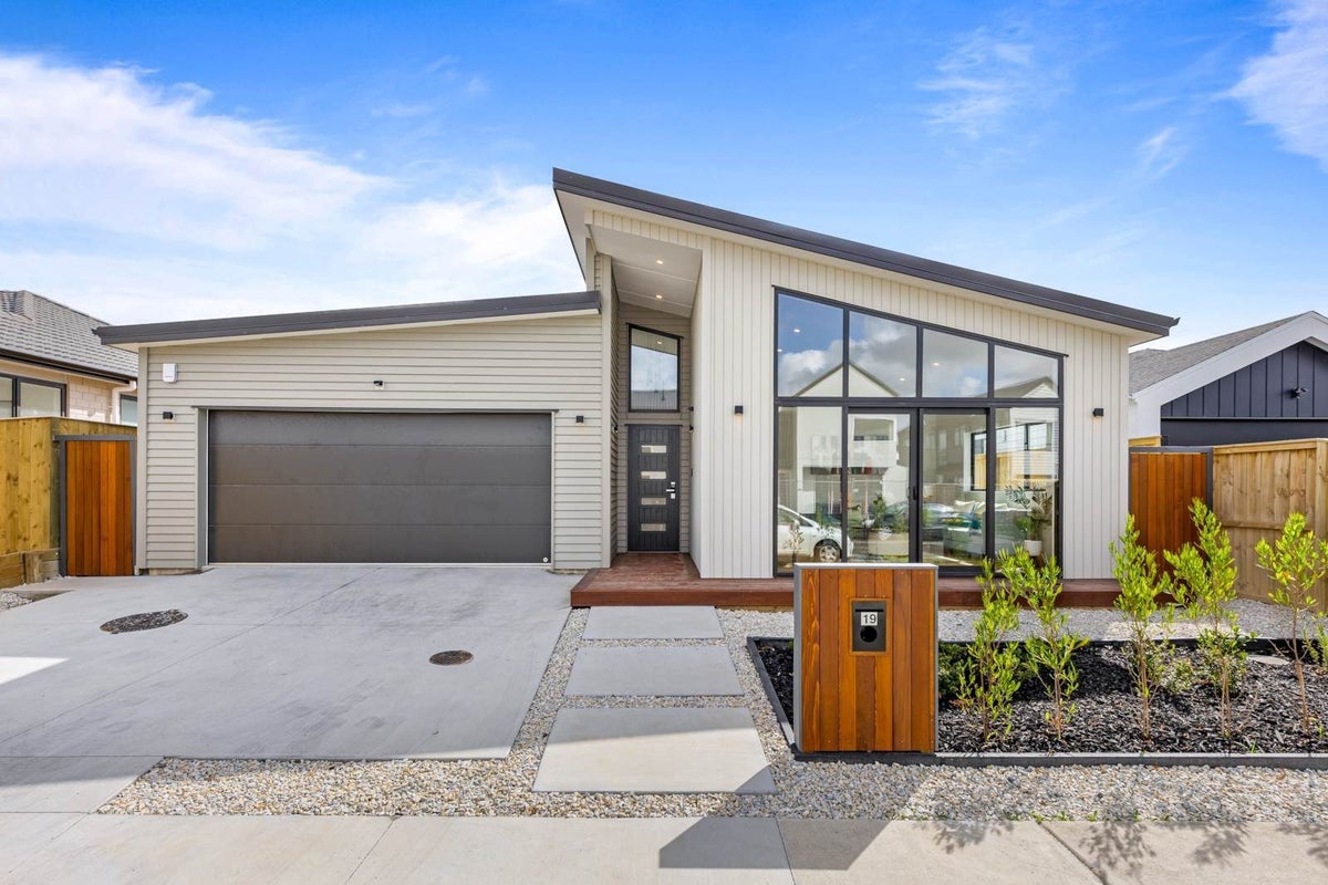 19 Cara Crescent, Paparangi, Wellington - Carousel 1